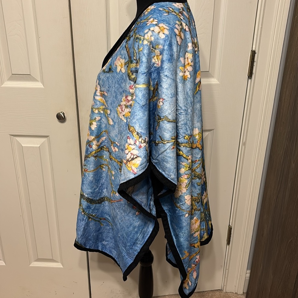 JC Sunny Fleece Floral Wrap - Picture 4 of 9